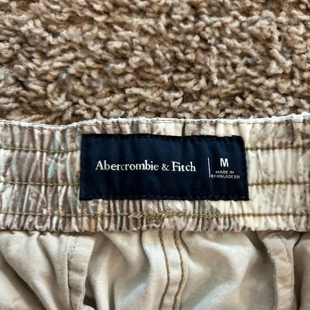 Men’s medium Abercrombie & fitch camo shorts - Picture 2 of 4